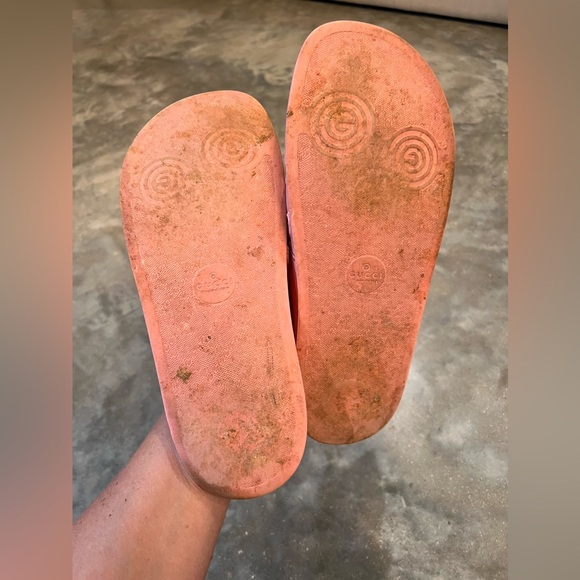 Authentic Gucci rubber slides - Picture 6 of 6